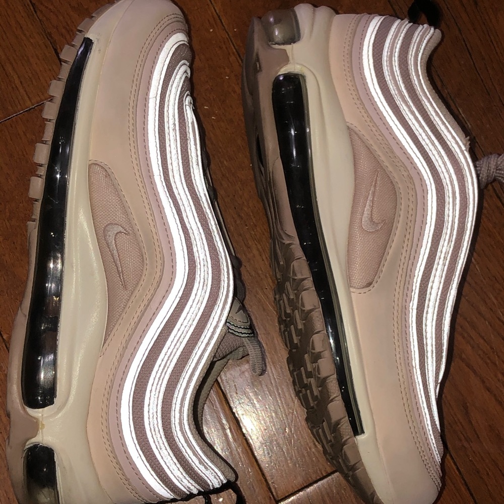 Size 7.5 Nike air max